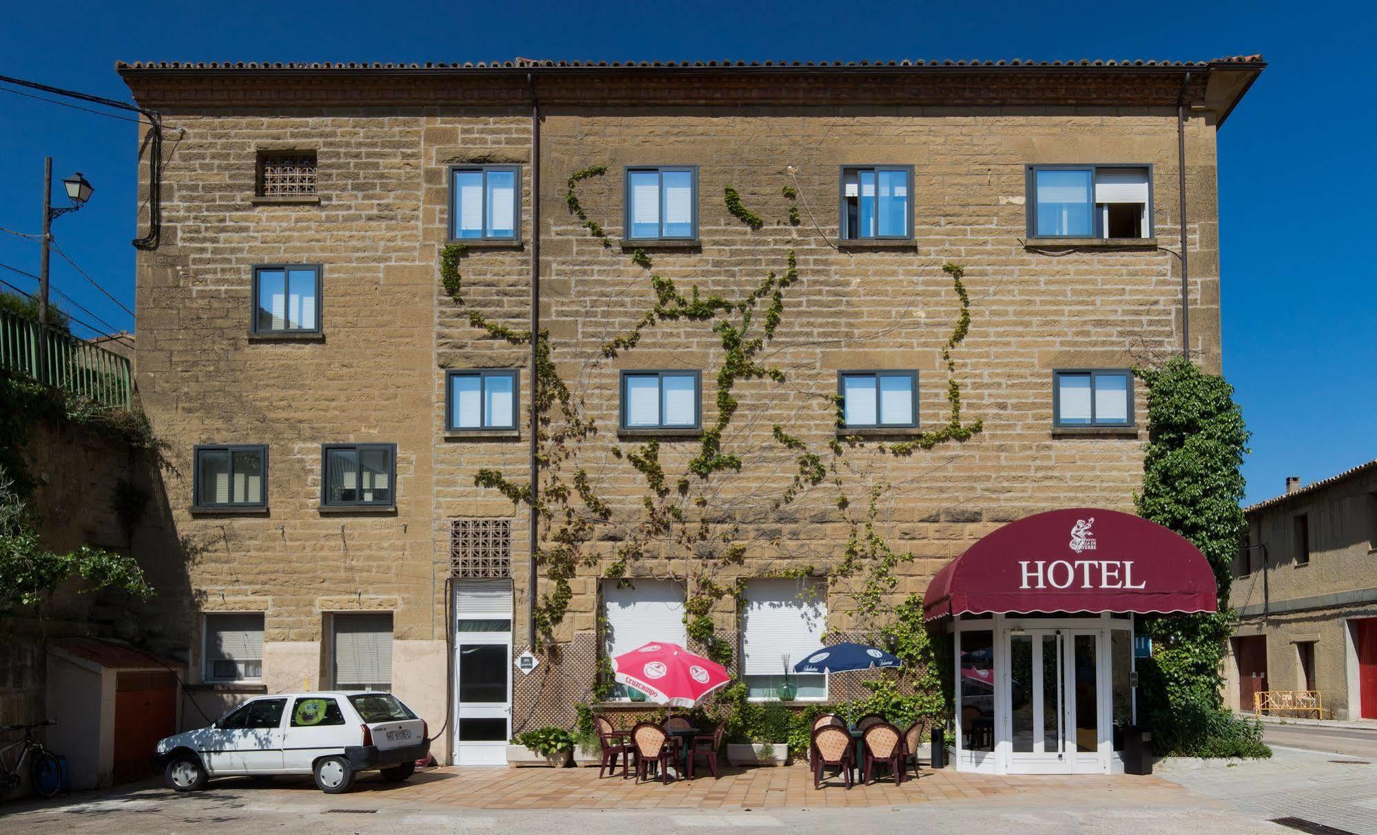 Hotel Villa De Ayerbe Exterior photo